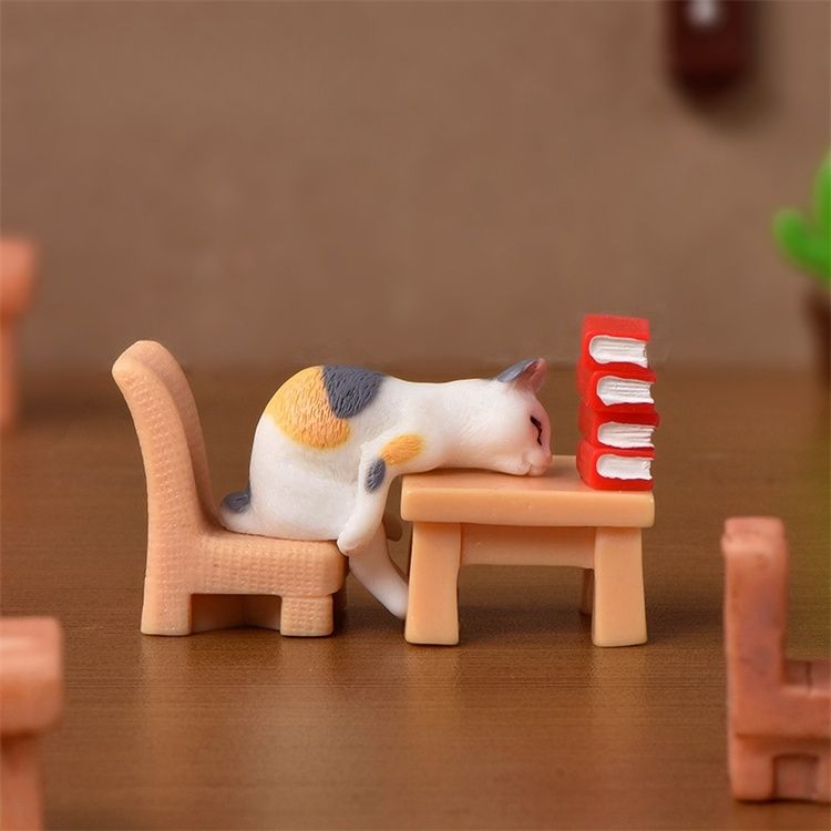 Cute Mini Cat Figurines Set – Adorable Cat Miniatures for Desk & Home Decoration