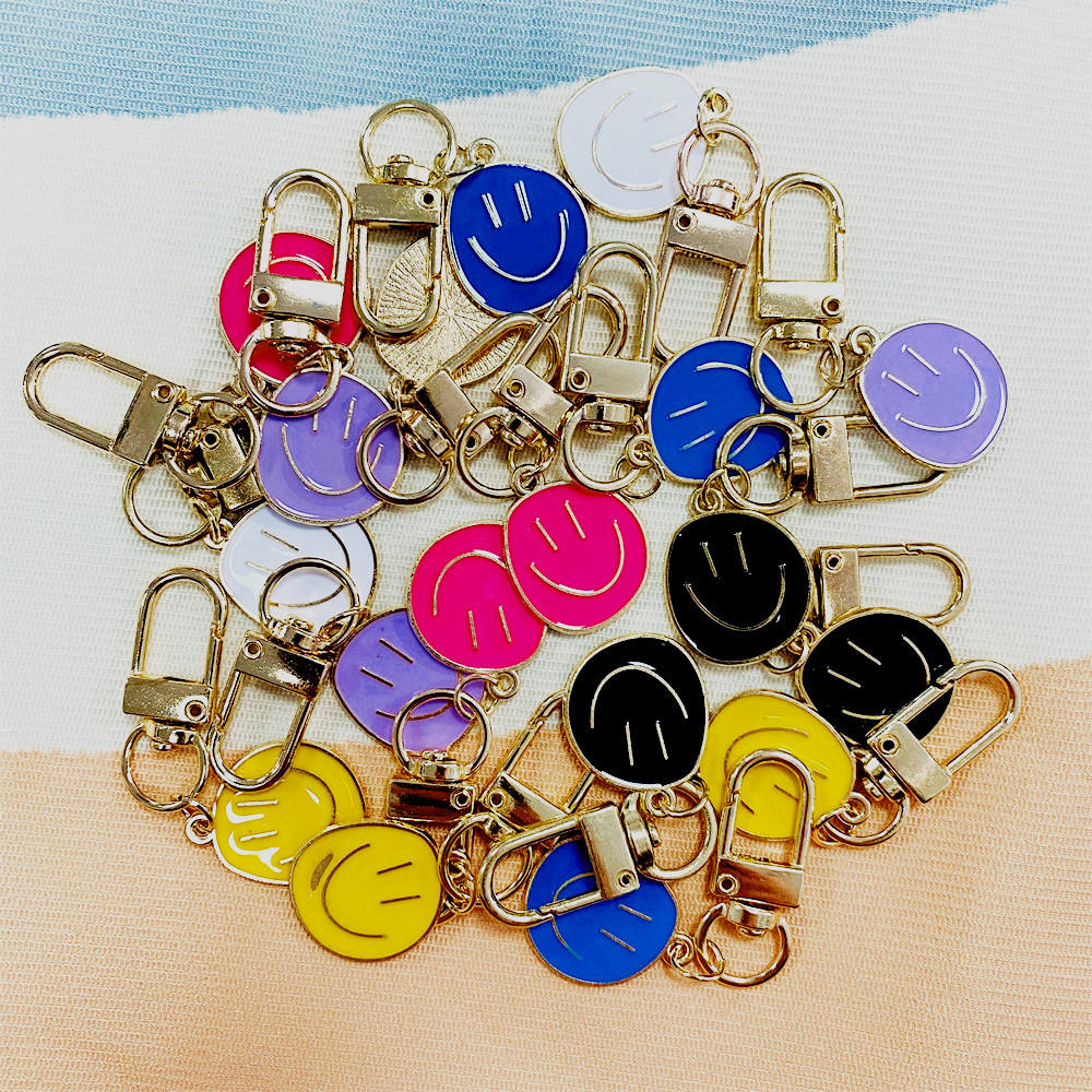 😊✨ Smiley Face Keychain – Cute & Trendy Bag Charm ✨😊